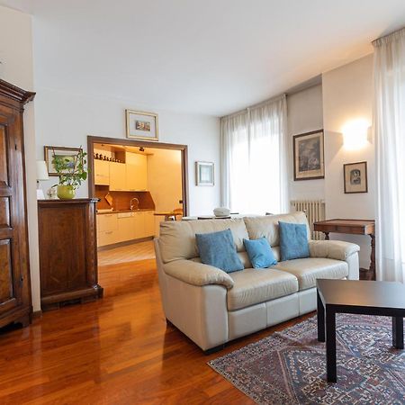 Flower Apartment - Royal Welcome Verona Bagian luar foto